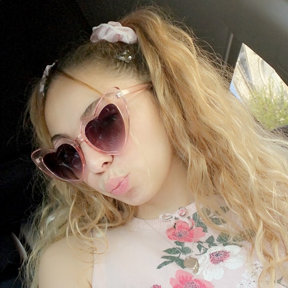 Meet your Posher, Zoe - Picture 6 of 7